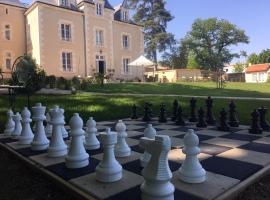 Le Petit Château des Cedres