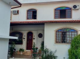 London House, homestay in São José