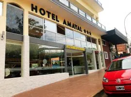 Hotel Amayal、プエルトイグアスのプール付きホテル