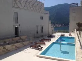Apartment Azzurro with Pool and Parking