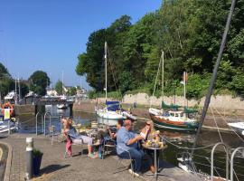 Stunning House in Felinheli Marina, hotel Y Felinheliben