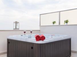 Bubbles Penthouse with Jacuzzi, spa hotel in Podstrana