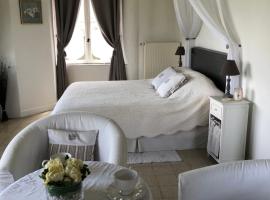Chambre d'hotes Romance, hotel en Saint-Jean-les-Deux-Jumeaux
