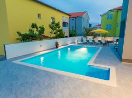Lucky Luke Pool Apartments