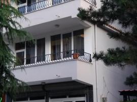 LEVI Apartment, hotel with jacuzzis in Pogradec