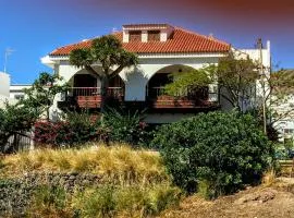 Lovely house views&garden