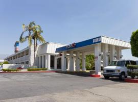 Motel 6-Claremont, CA – hotel w pobliżu miejsca Uczelnia Scripps College w mieście Claremont