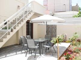 Amazing house with private backyard, hotel in Alexandroupoli