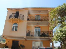 Yellow House, hotel a Sarpi