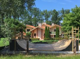 Somo Surfskate hostel, B&B di Castanedo