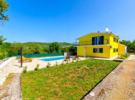 House Simani, hotel with pools in Primorski Dolac