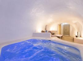Kampanario Luxury Two-Bedroom Villa with Private Jacuzzi, Hotel in Megalochori