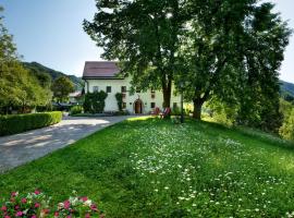 Kendov Dvorec, hotel v mestu Spodnja Idrija