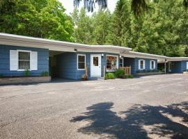 Whispering Winds Motel, inn in Auburn