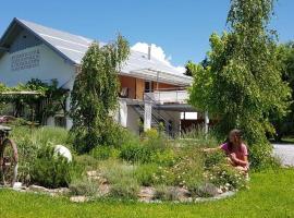 Hillside Bio Resort Delux Apartments, hotel cerca de Roman Necropolis in Sempeter v Savinjski Dolini, Šešče pri Preboldu