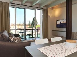 Voltoni Luxury Home, готель-люкс у Песк'єра-дель-Гарді