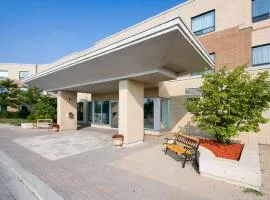 Residence & Conference Centre - King City