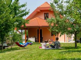 PLANINCA -hiša z razgledom, alojamento para férias em Šmarje pri Jelšah