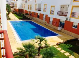 Luxury Duplex with pool, luksushotelli kohteessa Cabanas de Tavira