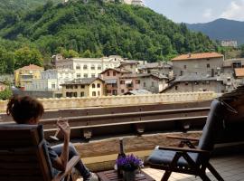 Attico sul Fiume, apartamento en Varallo