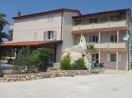 Apartments Ribica, hotelli kohteessa Rab