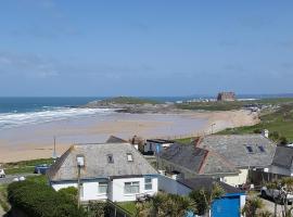For the Shore, Fistral Beach Newquay - 2 Bed 2 bath - Private Parking with garage for 2 vehicles, Hotel in Newquay