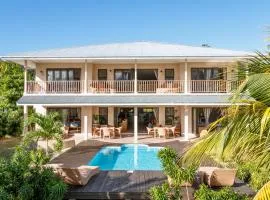 Surf Tropical Villa Seascape
