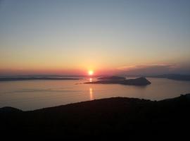 Starigrad kod Senja 60/a，斯塔里格勒北韋萊比特國家公園（Northern Velebit National Park）附近的飯店