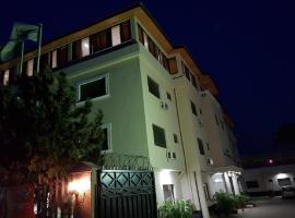 Citilodge Hotel & Conference Centre Newly Renovated, hotel di Abuja