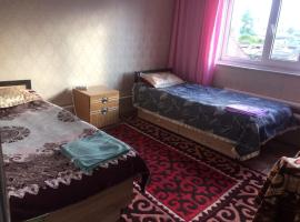 Center guesthouse, homestay sa Kochkor