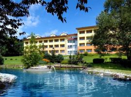 Exclusive HOTEL Lipno Wellness & SPA, viešbutis mieste Frymburkas