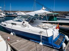 Cozy boat to unwind by the ocean, boat in Puerto Calero