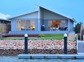 The Carnarvon Luxury Canal Home, bolig ved stranden i Carnarvon