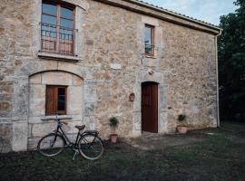 Villa Can Benet at Can Campolier, hotel a Banyoles