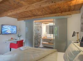 MyVerzasca Resort Ai piee، فندق في Brione