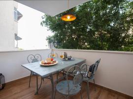 Modern apartment near beach Split, hotell i Split