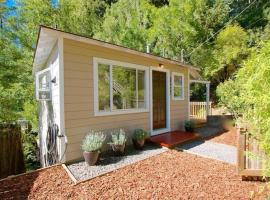 Downtown Cottage in the Woods, hotel near Wells Fargo Center for the Arts, Guerneville