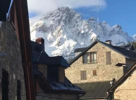 Apartamento Lucía, hotel em Tramacastilla de Tena