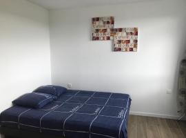 Appartement Futuroscope-P', acomoda&ccedil;&atilde;o com cozinha em Chasseneuil-du-Poitou