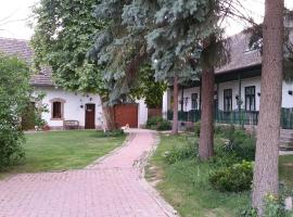 Árpád Ház, hotel v mestu Alsónána