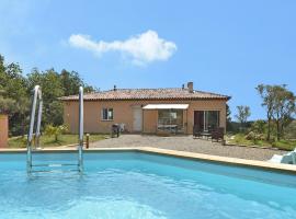Sensational holiday home with pool, hotel in Montmeyan