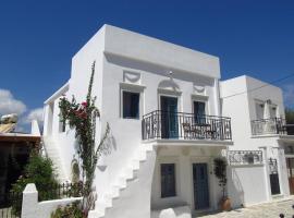 Magnificent traditional house in the centre of Naxos, hotel dengan parking di Khalkíon