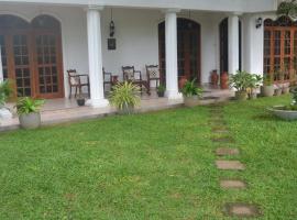 Kuma Beach side Villa: Wadduwa şehrinde bir otel