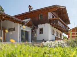 Chalet im Dorf، فندق بالقرب من Buchberglift 3، غولدغ