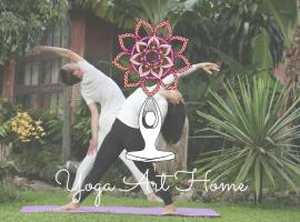 Yoga Art Home, hotel v destinaci Mae Ai