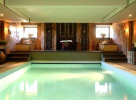 Grand Holiday Home in Alphen with Sauna, hotel con jacuzzi en Alphen
