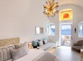 Secret Legend Suites, hotel in Oia