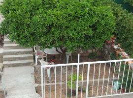 Apartmani Sole, hotel in Vis