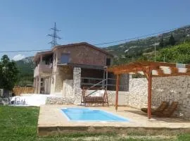 House with pool Gabi
