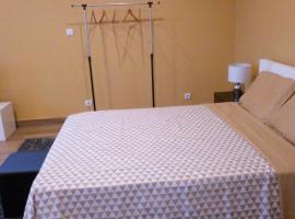 Casa do Carvoeiro II-GOOD AND CHEAP!!!, hotel in São Vicente